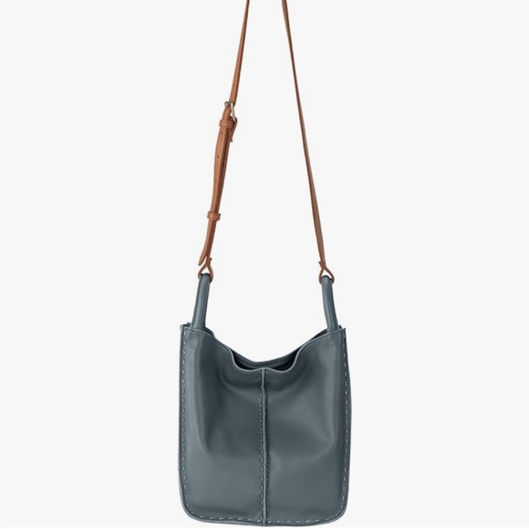 the sak Los Feliz Crossbody in dusty blue - Picture 2 of 5